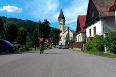 Mali spomaľovať rýchlych vodičov, ležia ale v sklade