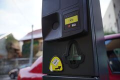 Systémová chyba vyradila parkomaty z prevádzky, od októbra sa vracia platba hotovosťou 