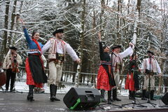 Fašiangy v Lesoparku mali čaro zimnej rozprávky. Návštevníkov privítal sneh