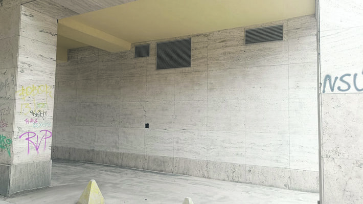 Pred spustením zbierky bolo realizované skúšobné čistenie na jednej travertínovej stene starého Bulváru. 