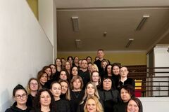 TÉMA - Školstvo v smútku: Učitelia prišli do práce v čiernom