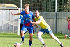 OBLASTNÝ FUTBAL – Remízová dráma v Divinke zabávala divákov