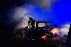 V Žilinskej Lehote horelo auto, škodu predbežne vyčíslili na 15-tisíc eur