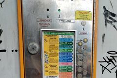 Cestujúci ostali bez peňazí i bez lístkov