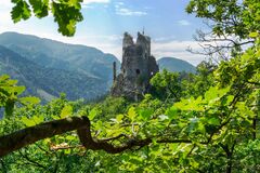 Počas Noci hradov a zrúcanín sa rozsvieti Starý hrad, návštevníkov čaká aj tematický kultúrny program