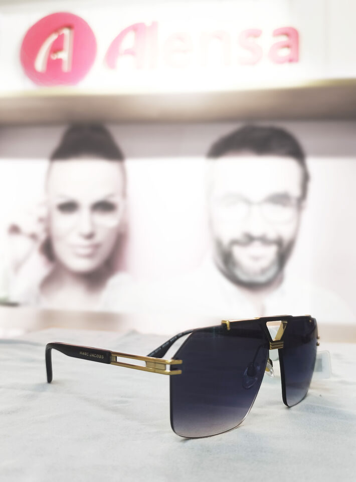 Model č. 4 značky Marc Jacobs