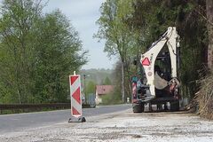 V Turzovke opravujú oporný múr, ktorý vo februári poškodil rozvodnený potok. Práce ukončia v lete