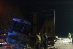 Pri Čadci sa zrazilo nákladné auto s osobným vlakom. Zranených je okolo 7 ľudí