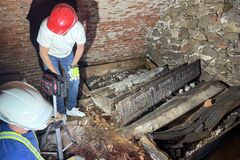Archeológovia otvorili kryptu a objavili stopy druhej svetovej vojny aj stredovekej Žiliny