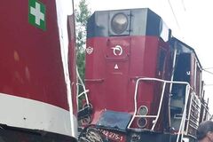 AKTUÁLNE: Na trati pod Strečnom sa zrazili dva vlaky