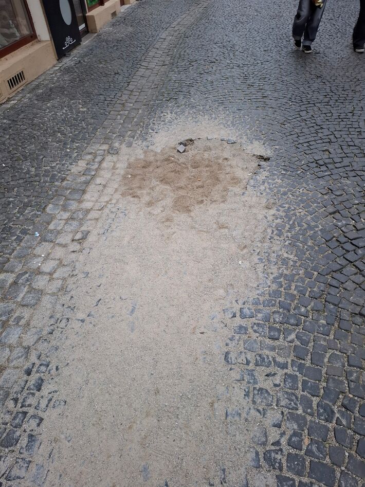 Vážne poškodenia, ktoré by mohli predstavovať riziko úrazu, rieši mesto bezodkladne.