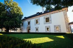 V Sobášnom paláci ožijú kroje našich predkov. Nová výstava predstaví bohatstvo Považia