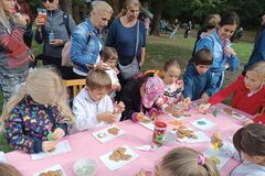 Rozlúčka s letom v Lesoparku priniesla hudbu, blší trh aj úsmevy