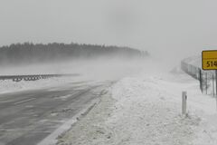 Sneh počas víkendu skomplikoval dopravu na viacerých miestach Slovenska 