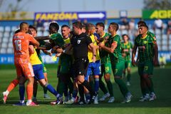 NIKÉ LIGA - Za tri body na východe v hodine dvanástej