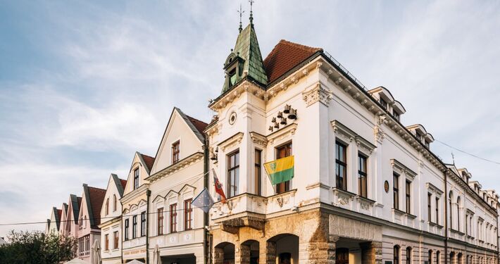 Voľby v Žiline: Johanes pomaly dobieha Fiabáneho. Na župe má Jurinová nového vyzývateľa 