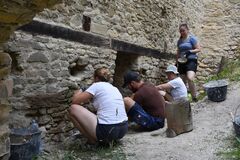 Budúcoročná sezóna na hrade Hričov ohrozená! Chýba pracovná sila aj kameň na murovanie