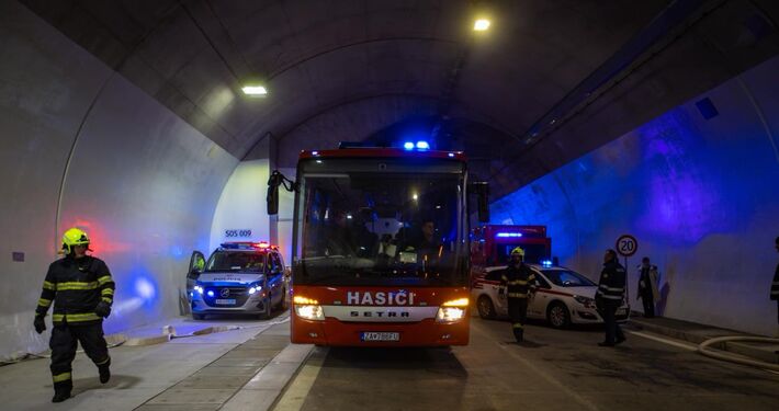 V tuneli Višňové prebehlo veľké takticko-záchranné cvičenie. Skúška dopadla úspešne