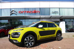 CITROËN C4 CACTUS - Vytŕča z davu