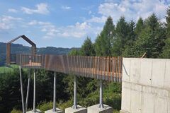 V Korni pribudla nová vyhliadka. Ponúka pohľad na Živčákovú a je dostupná aj s kočíkom