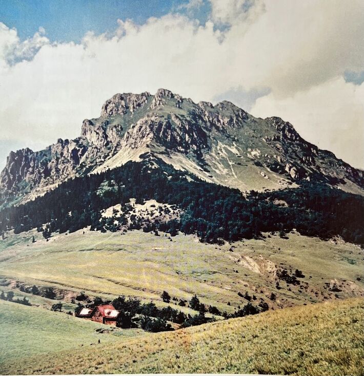 Pohľad na chatu z diaľky, rok 1956.
