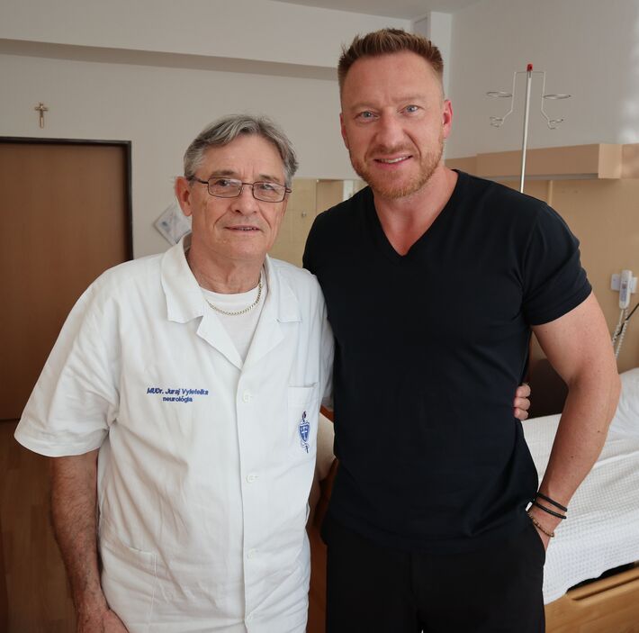 MUDr. Juraj Vyletelka s pacientom Mariánom Hossom