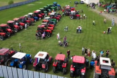 Traktory, guláš aj burácanie motorov. V Konskej chystajú veľký prvomájový sprievod