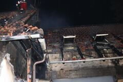 Nočný požiar penziónu v Tepličke nad Váhom: hasiči zachránili troch ľudí