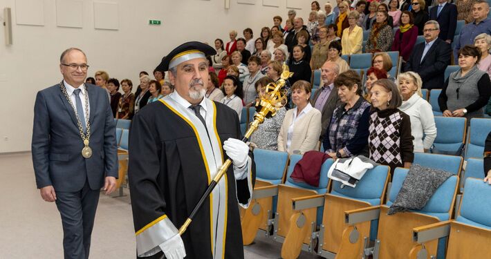 Prihláste sa a objavujte spolu s nami, odkazujú študenti a študentky Univerzity tretieho veku UNIZA