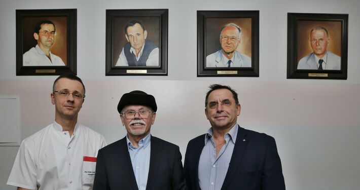 Chirurgické oddelenie v Žiline zdobia portréty všetkých primárov vďaka Františkovi Muchovi