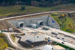 Tunel Višňové plánujú otvoriť o necelé 2 mesiace. Motoristi sa po 27 rokoch dočkajú
