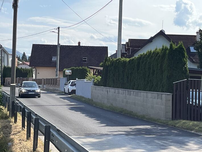 V tomto plote autá po nehode najčastejšie končia. Majitelia ho opravovali minimálne 5-krát.