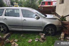 Vodič Škody Octavia neprežil dopravnú nehodu pri Turčianskych Tepliciach