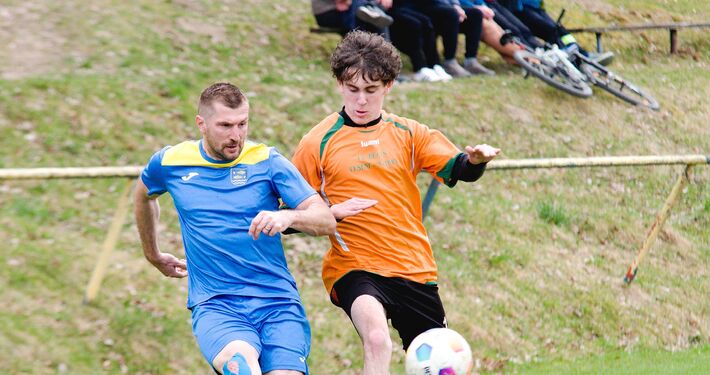 OBLASTNÝ FUTBAL - Považský Chlmec si bezpečne poradil s neškodným Rašovom