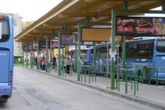 Počas jarných prázdnin nejdú školské spoje, cestujúcim odporúčame skontrolovať si cestovné poriadky