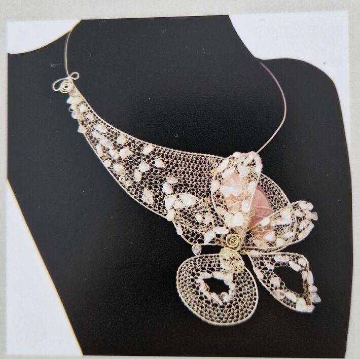 Aj naša bývalá hlava štátu Zuzana Čaputová sa zdobí takouto krásou.