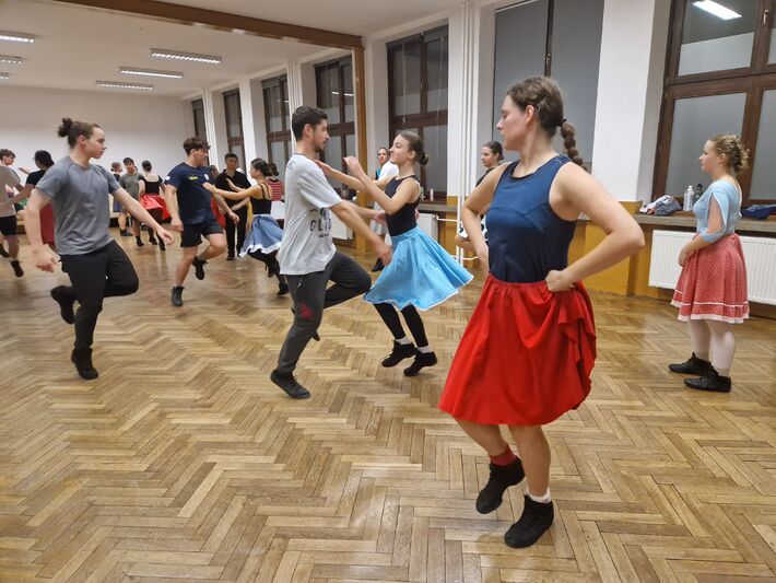 Súbor nacvičuje v Mestskom divadle Žilina niekoľkokrát do týždňa.