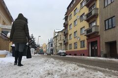 Žilina uväznená v snehu: v plnom nasadení sú všetky stroje na zimnú údržbu