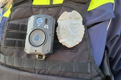 Mestskí policajti používajú telové kamery