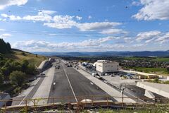 Tunel Višňové má vozovku hotovú. Kedy sa ním prevezú motoristi? 