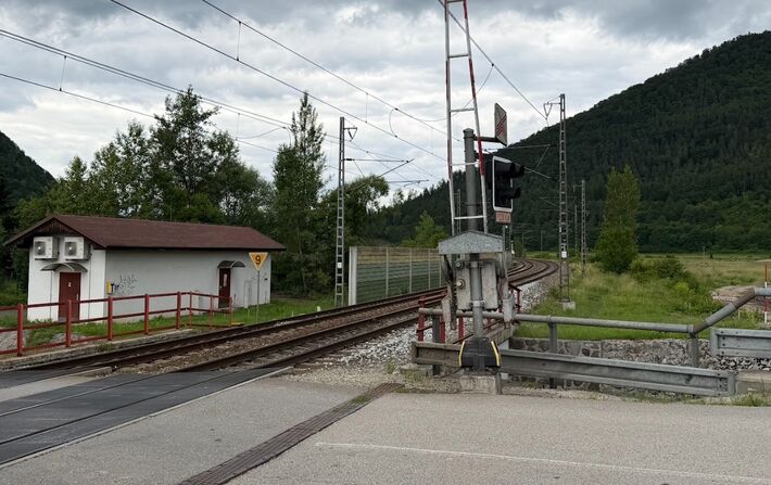 Po trati cez Brodno prejde denne minimálne 100 vlakov. 