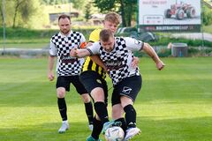 V oblastných futbalových súťažiach tridsať osem mužstiev