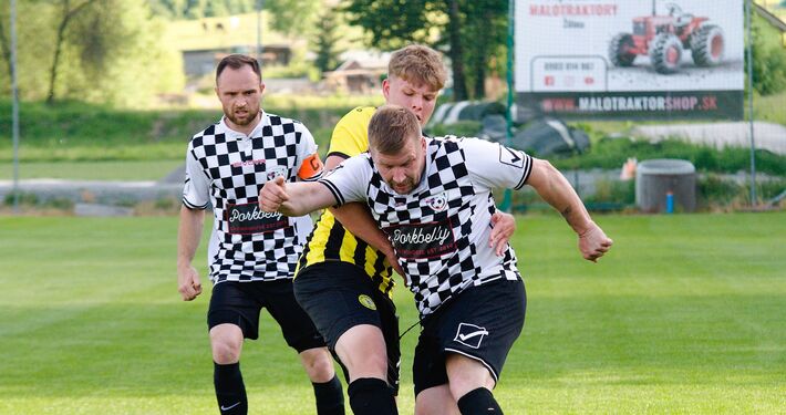 V oblastných futbalových súťažiach tridsať osem mužstiev