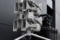 Dnes na poludnie sa rozozvučia sirény