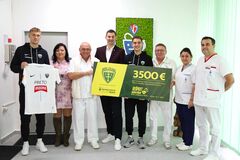 Dražba dresov žilinských futbalistov priniesla výťažok v hodnote 3 500 eur