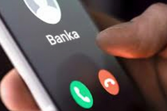 NOVÝ TRIK podvodníkov: Volajú z „Banky“ kvôli úveru 