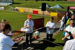 Seniorská olympiáda v Bánovej spojila generácie. Prišiel aj Jozef Pribilinec