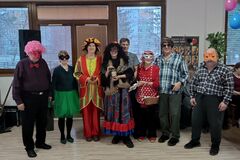 Fašiangy vo vzduchu a senior na parkete...