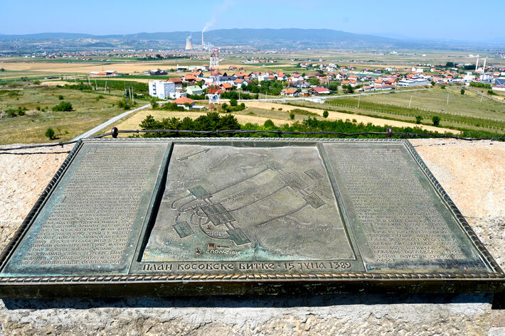 Kosovo pole - plán bitky a výhľad na bojisko. 