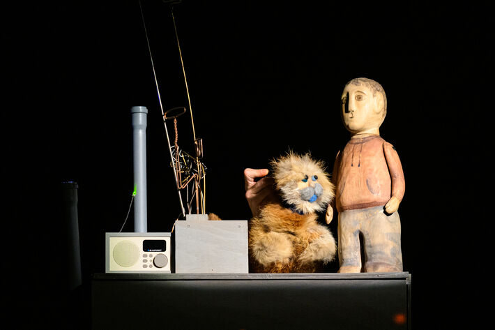 Snímky z predstavenia DO... MYSLI